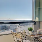 Stylish With Gym & Spacious Balcony By Nordic Collection هلسنكي
